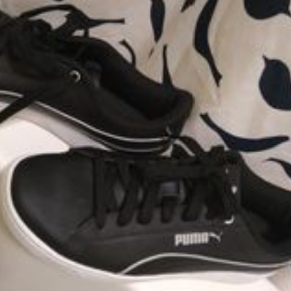 Black and white Puma ladies sneakers - Picture 1 of 3